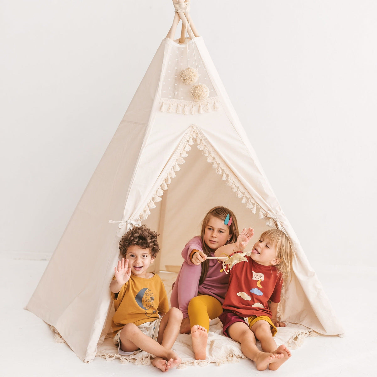 Little girl outlet teepee